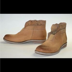 Sundance Women's Stargazer Tan Ankle Boots